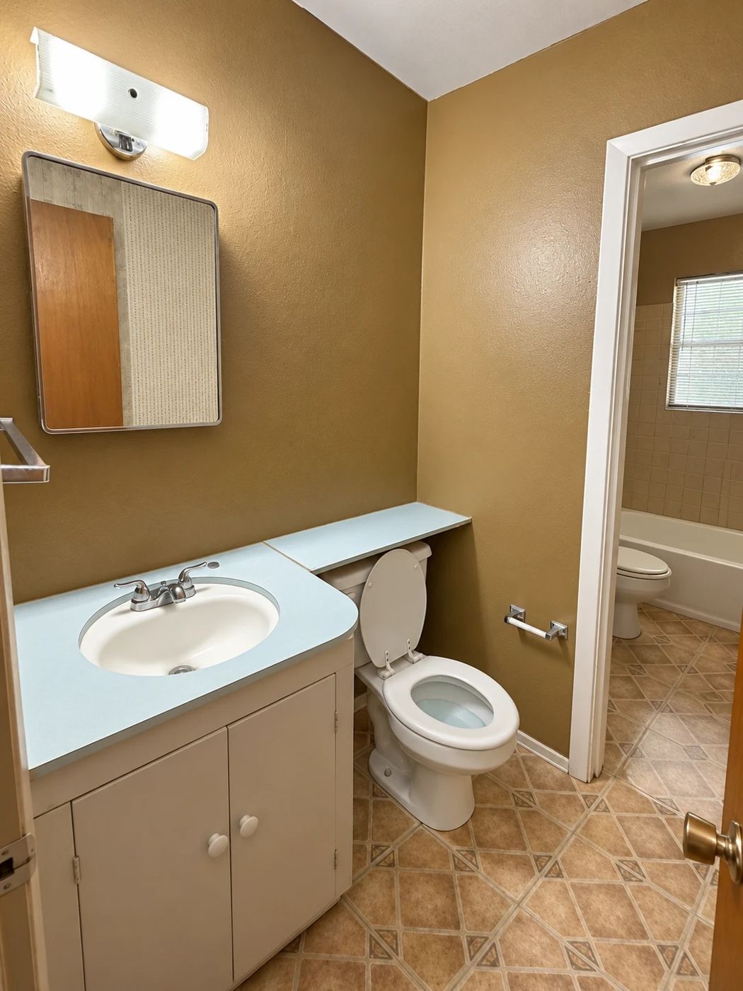 Half bath, North Shreveport (71107)