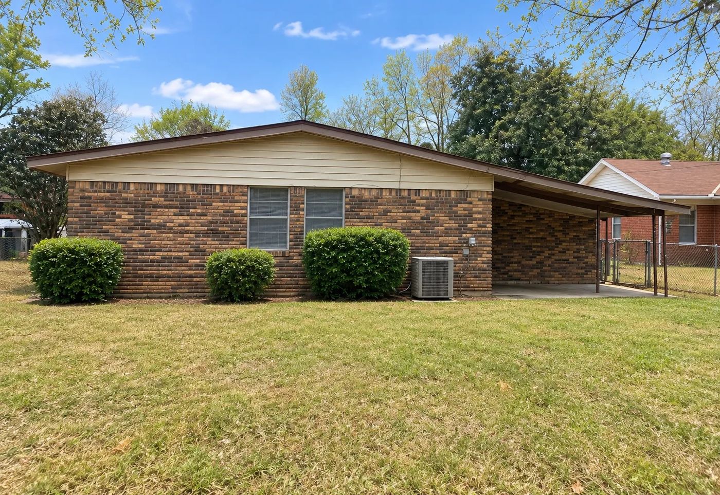 Back of the house and the yard, North Shreveport (71107)